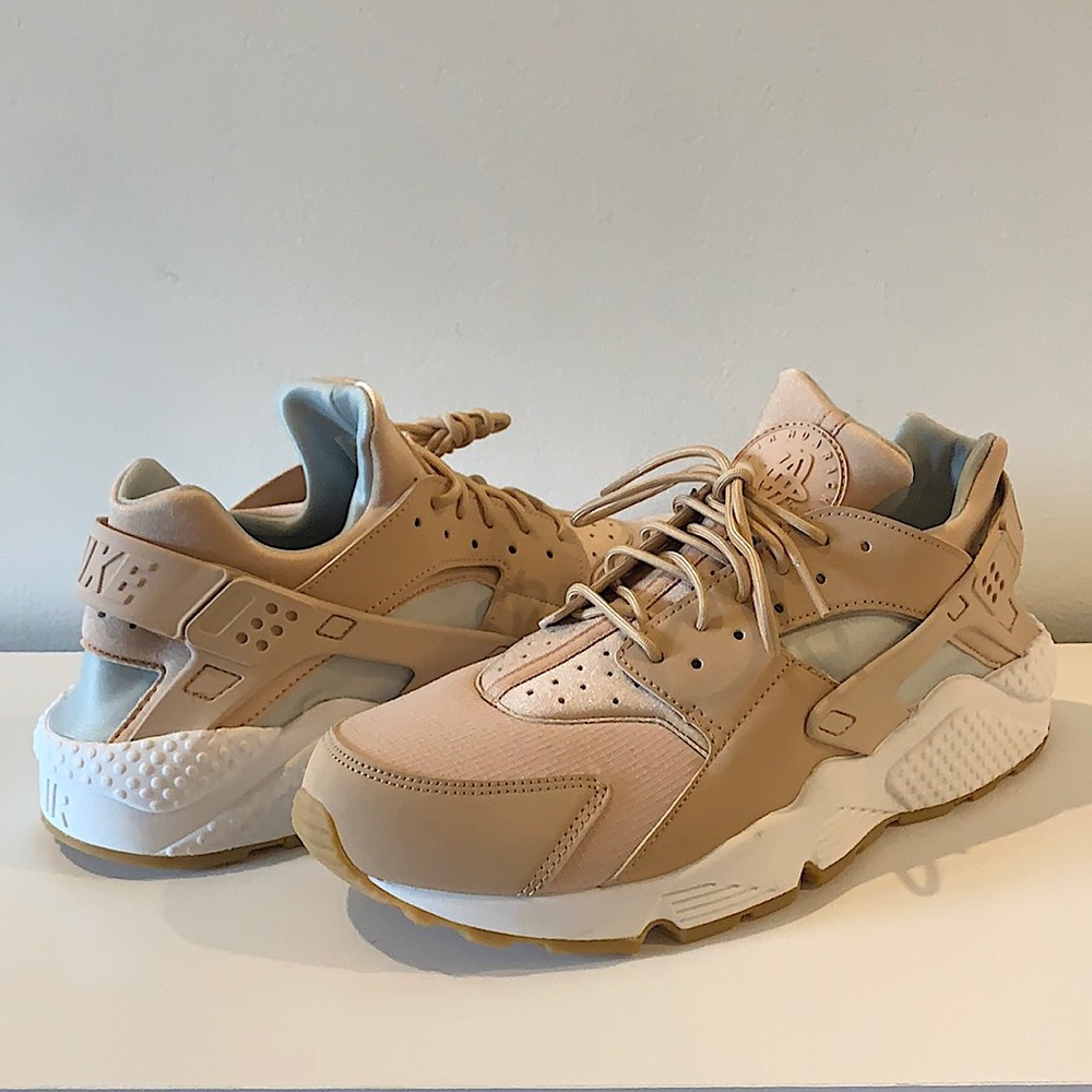 Nike Air Huarache sneakers NEW